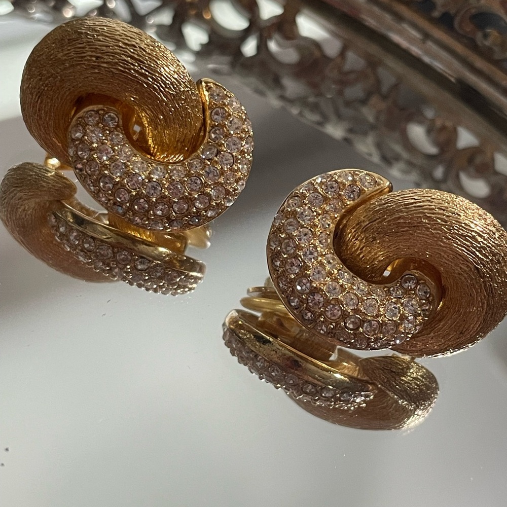 Vintage Christian Dior
Interlocking Crystal & Gold
Plated Links Signed Earrings